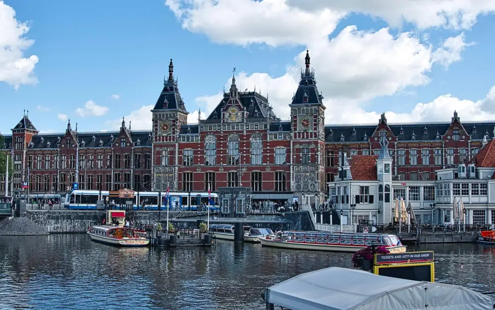Amsterdam Letenky
